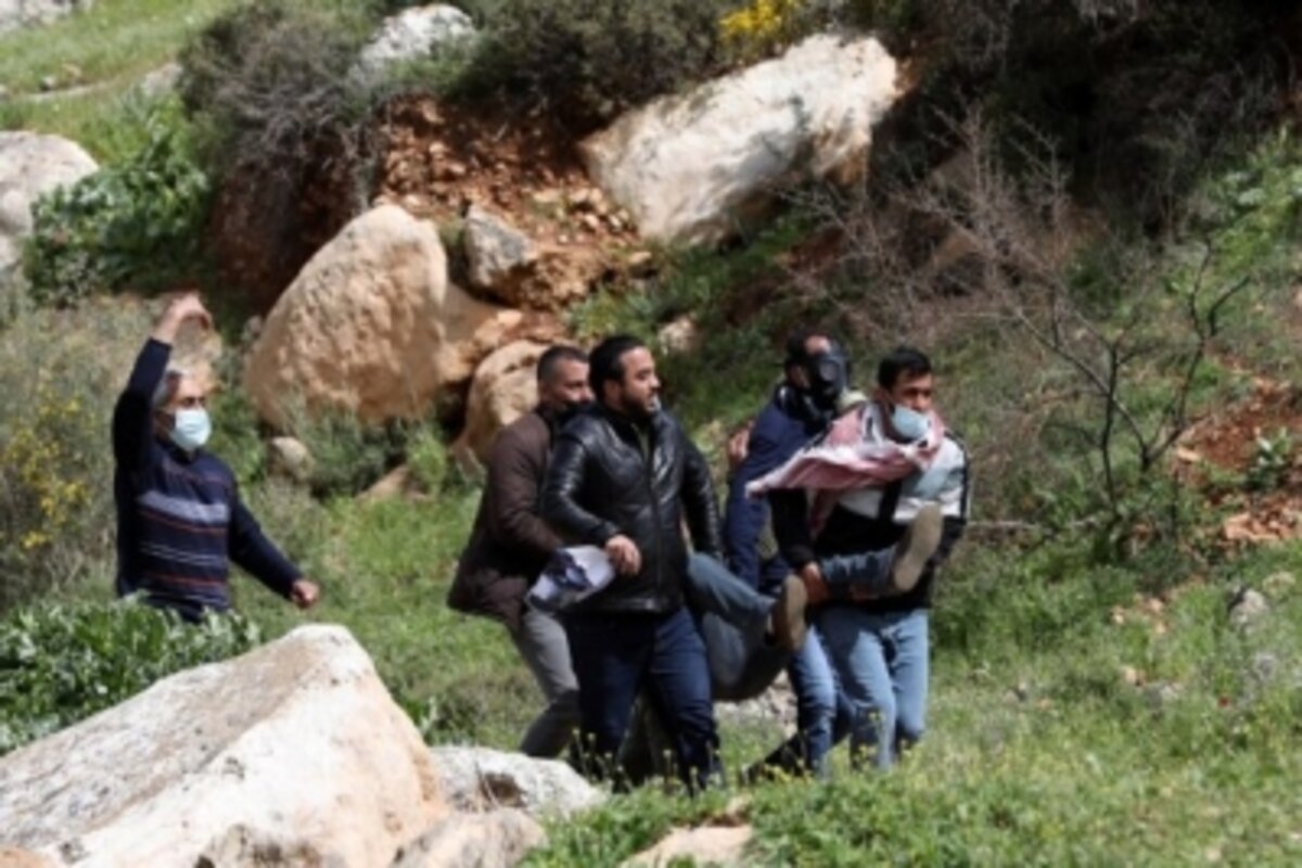 Palestinian protesters clash with Israeli soldiers yet again-check details