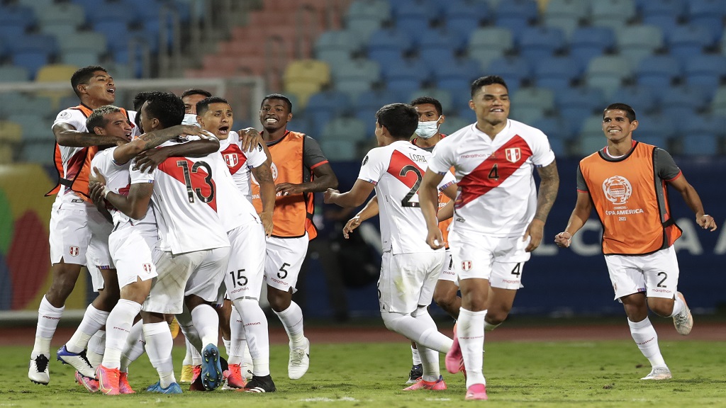 Peru beat Paraguay on penalties