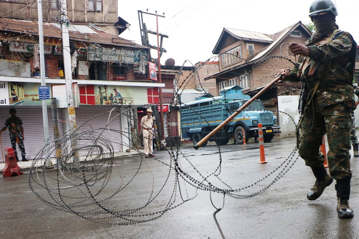 Roads downtown Srinagar sealed to thwart function at Martyr’s graveyard