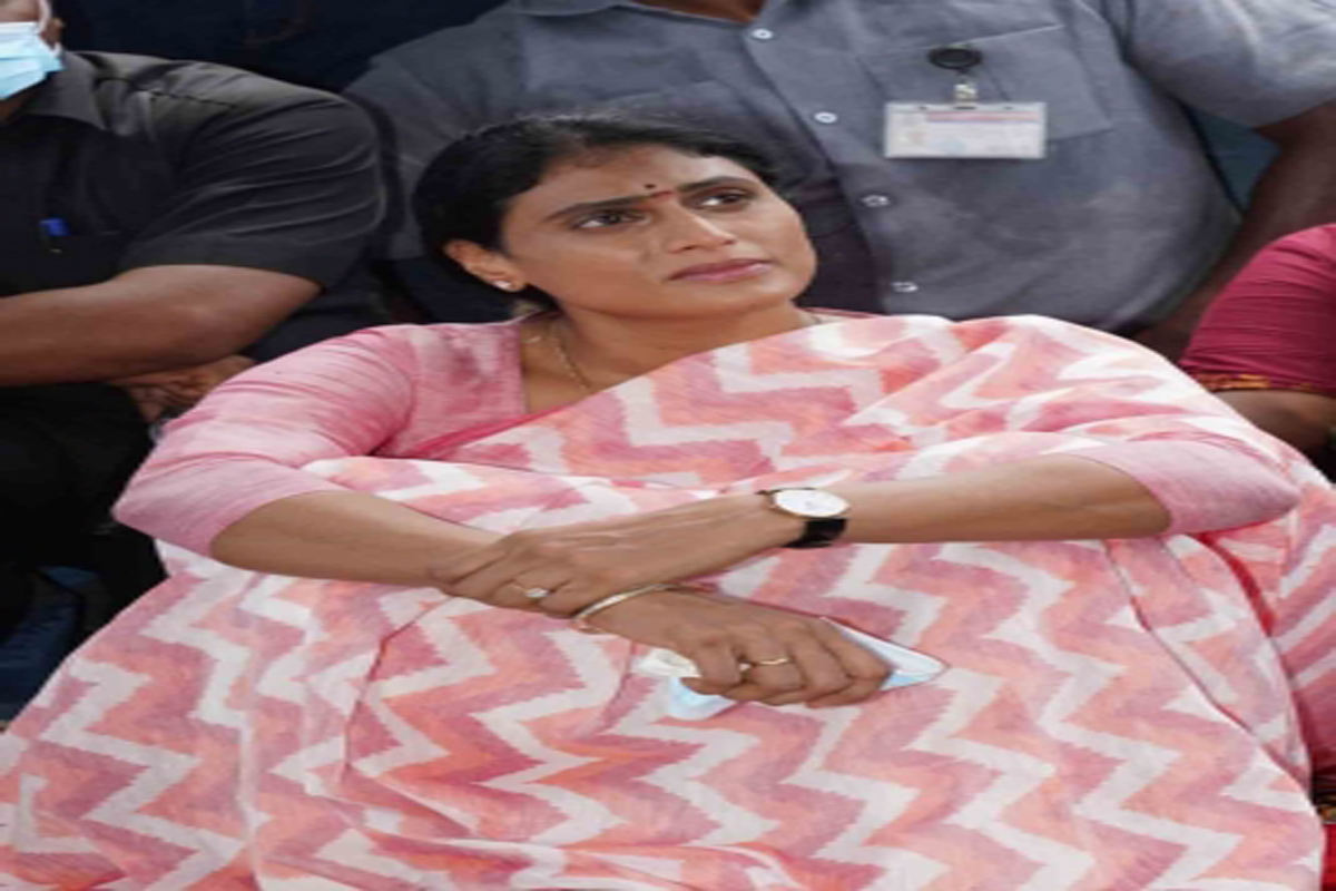 Sharmila sits on 10-hour fast for unemployed people in Telangana