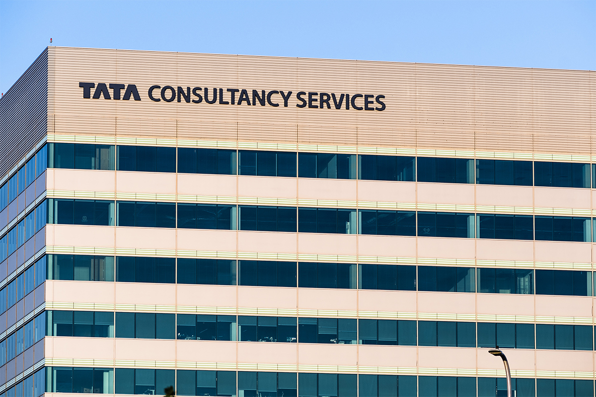 TCS shares trading on volatile grounds after Q1 earnings