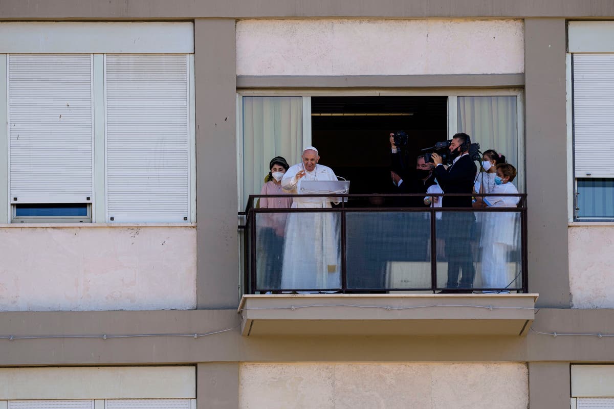 Pope Francis makes first appearance since intestinal surgery