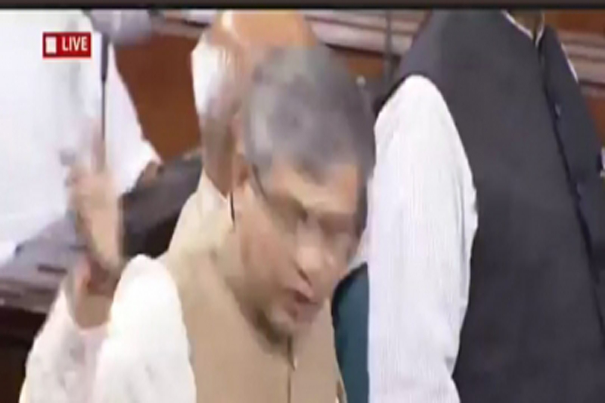 Shredded over Snoopgate: Paper snatched from IT Minister in RS