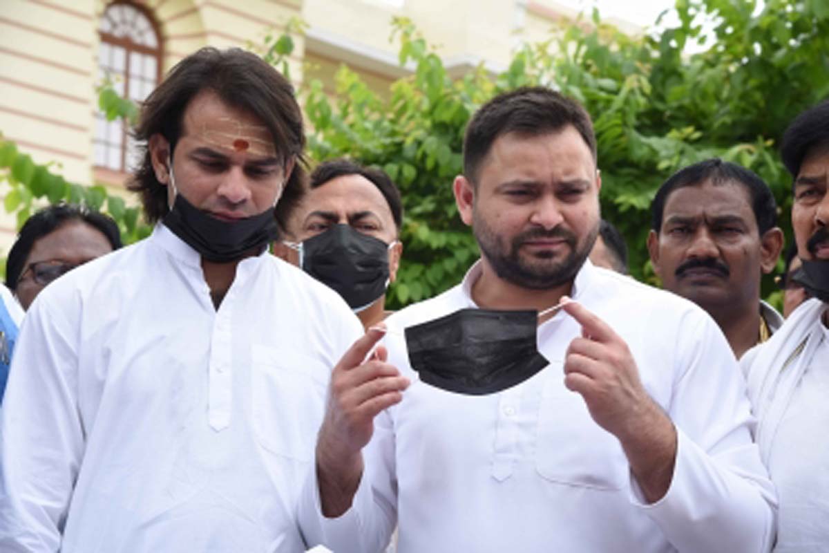 Bihar Opposition leaders arrive at assembly with black face masks