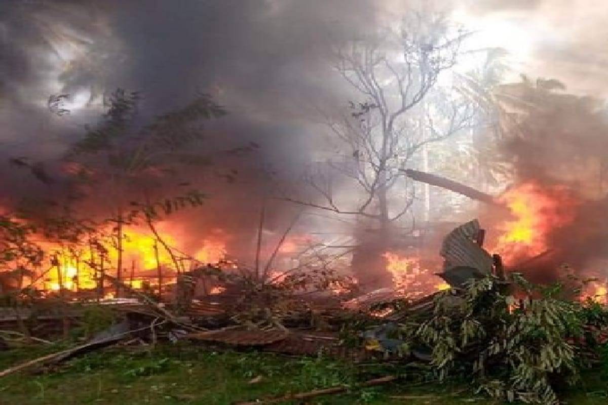Philippines military plane crash kills at least 17 but many survive