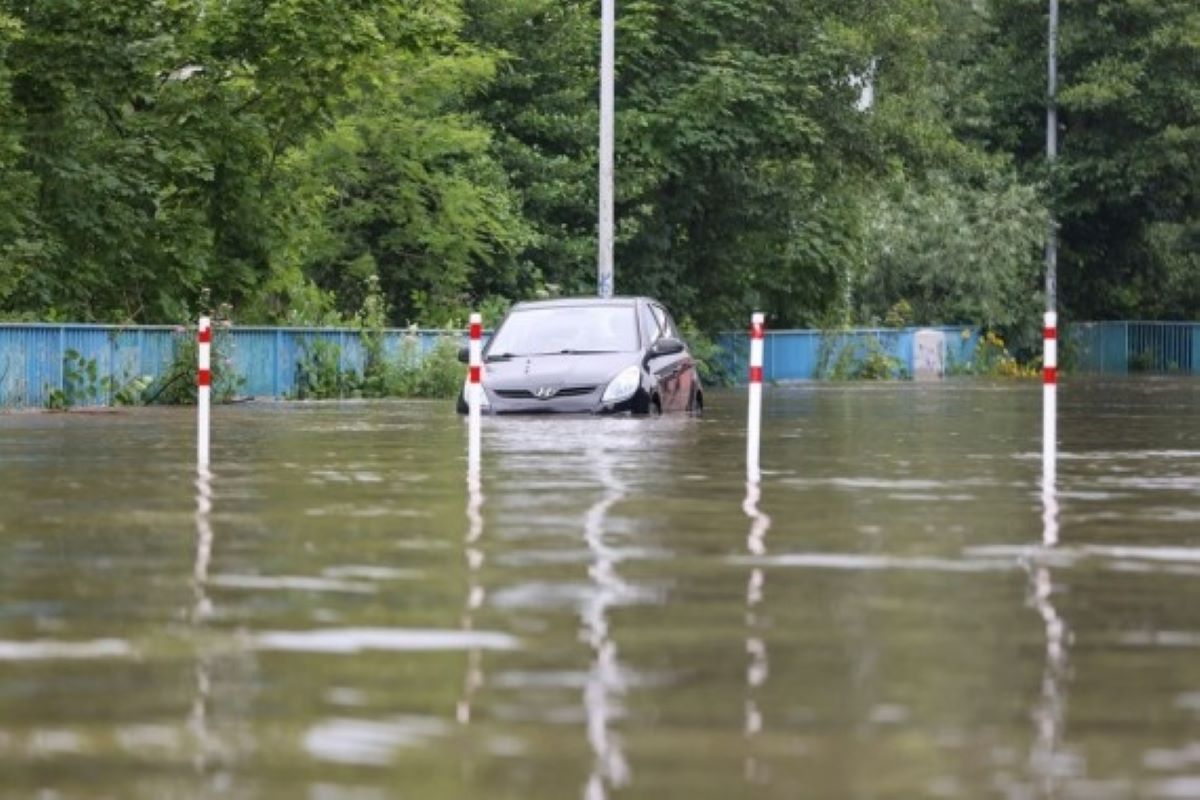 Catastrophic floods kill over 120 in Europe, many still missing