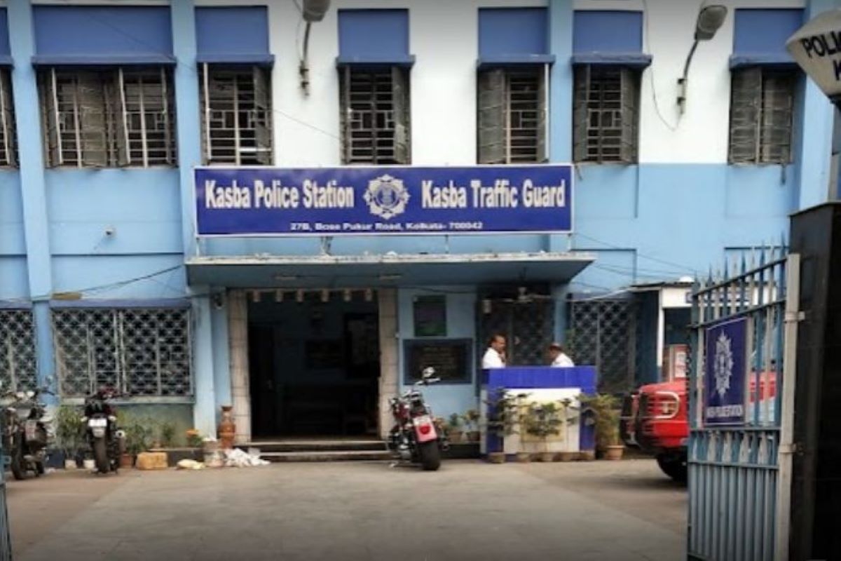 Kasba PS restricts entry in half-pants; Kolkata Police orders enquiry