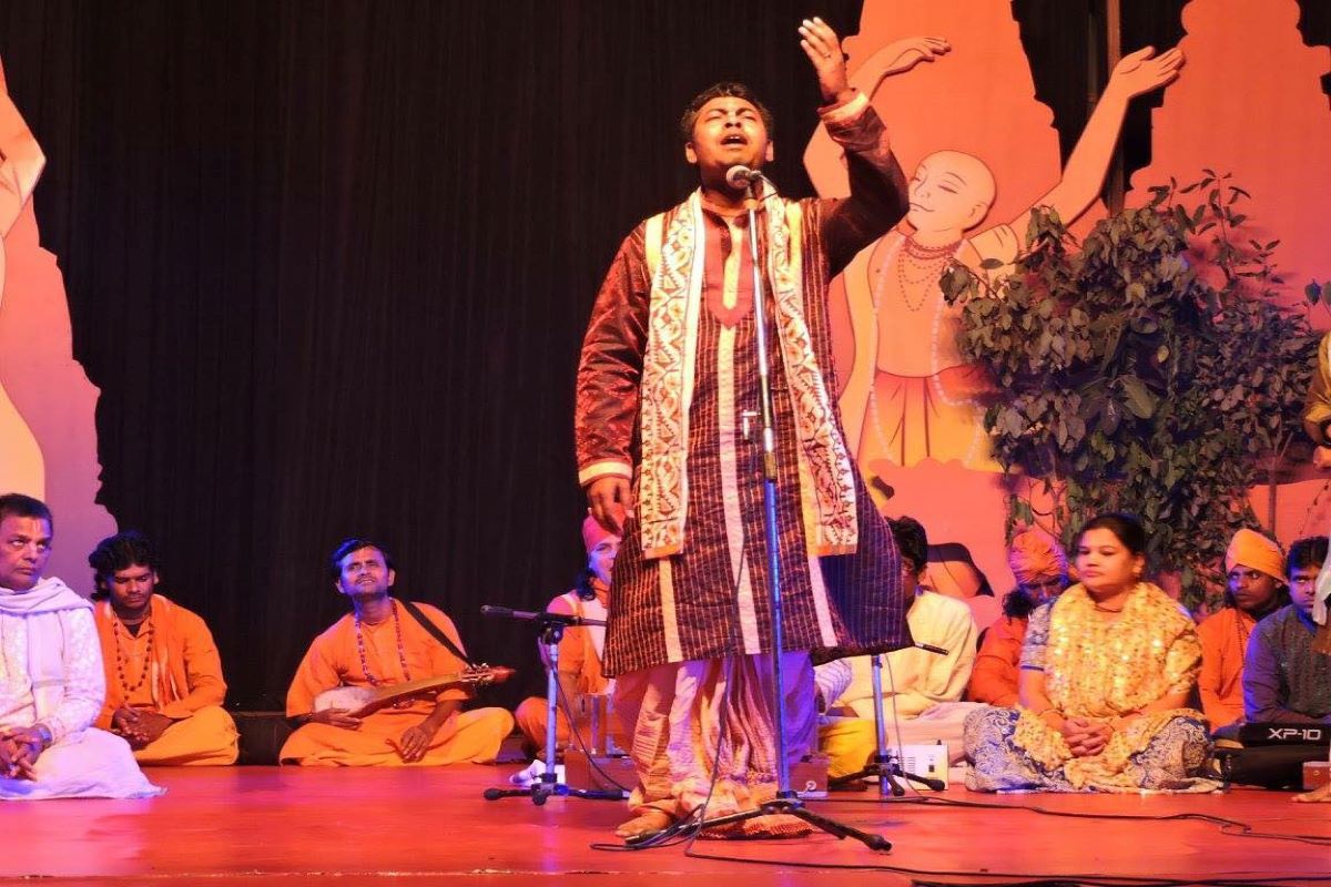 Academy promotes 800-yr-old tradition of Mahajani Padabali Kirtan