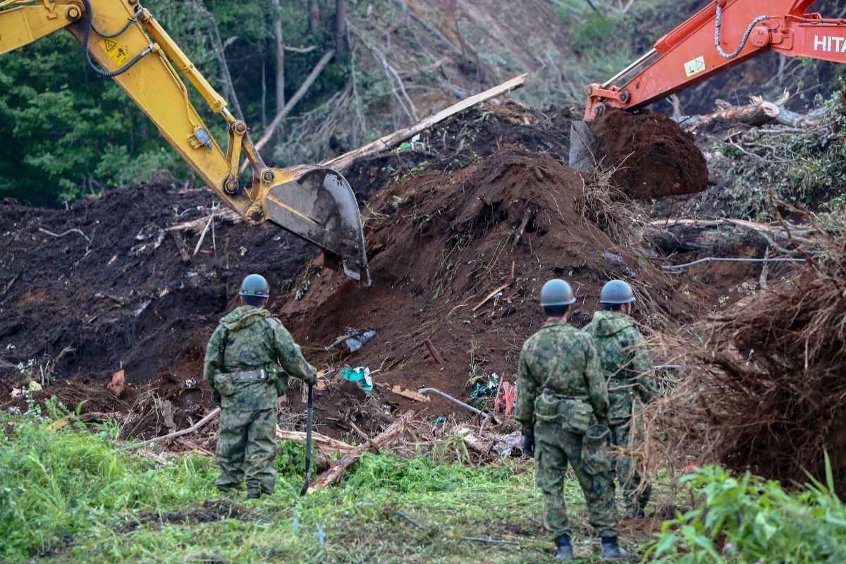 Search on for 20 missing persons in Japan mudslide