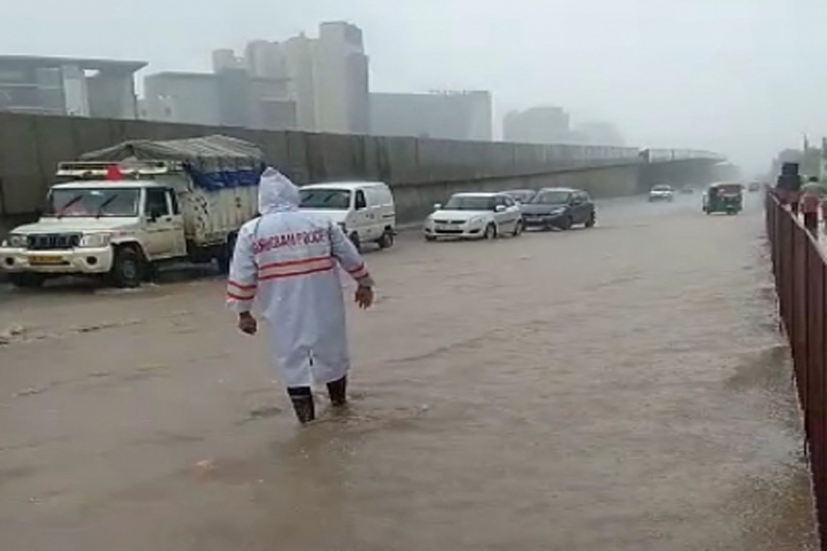 Heavy downpour lashes Gurugram, disrupts traffic movements