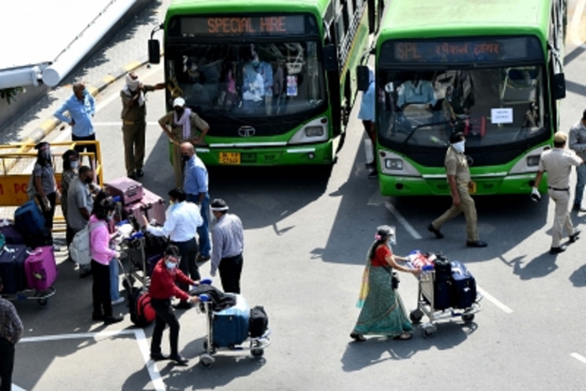 Kejriwal asks Gahlot to appoint civil defence volunteers as bus marshals