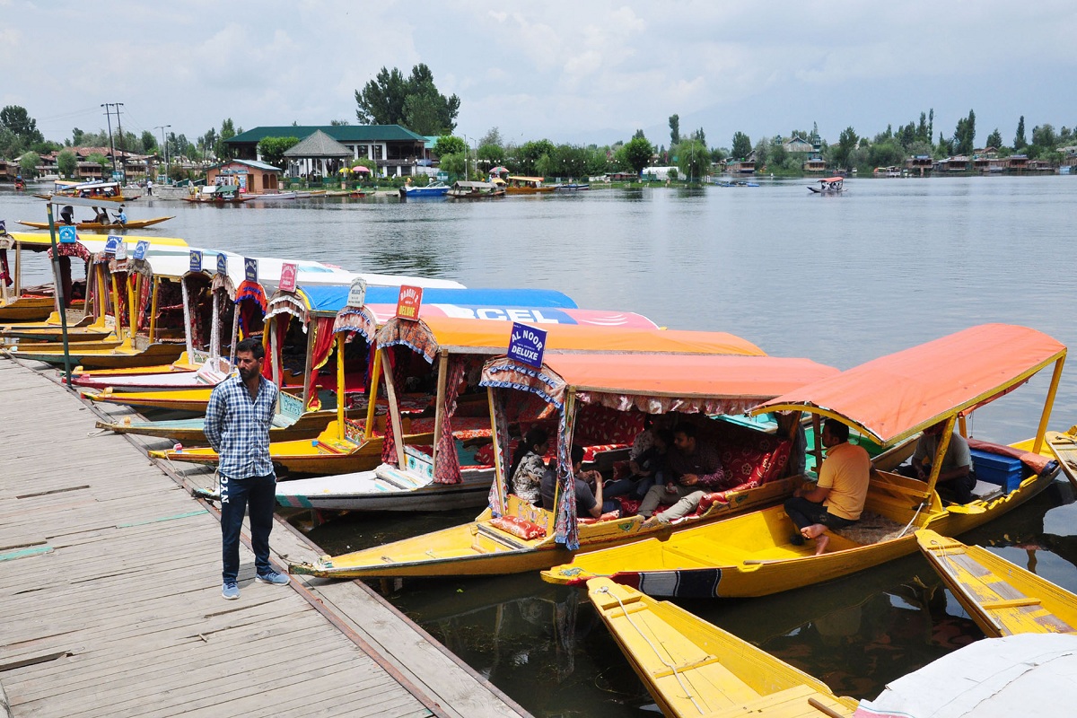 Kashmir administration seeking revival of tourist footfall from West Bengal