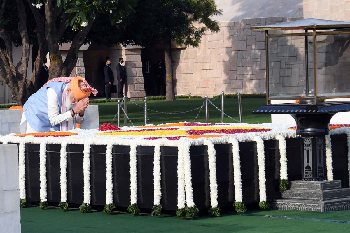 PM Modi pays homage to Mahatma Gandhi on Independence Day