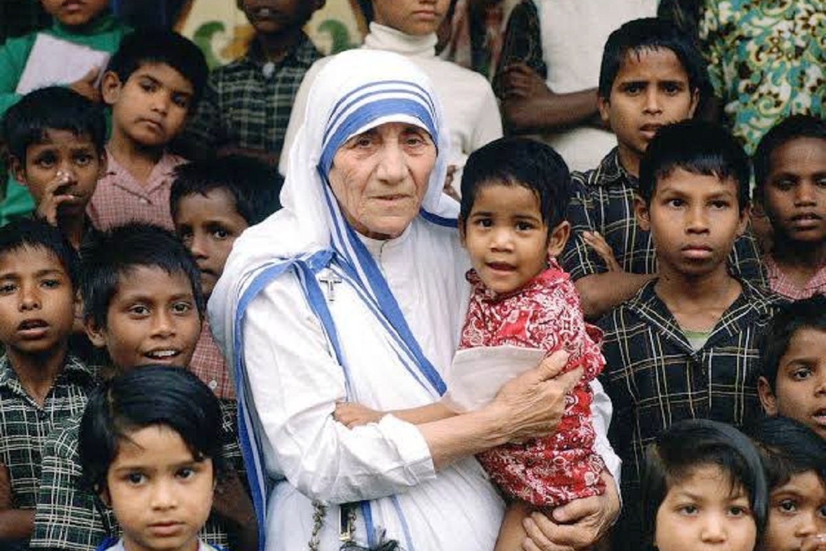 None Like Her, Loreto nun, Missionaries of Charity, Mother Teresa