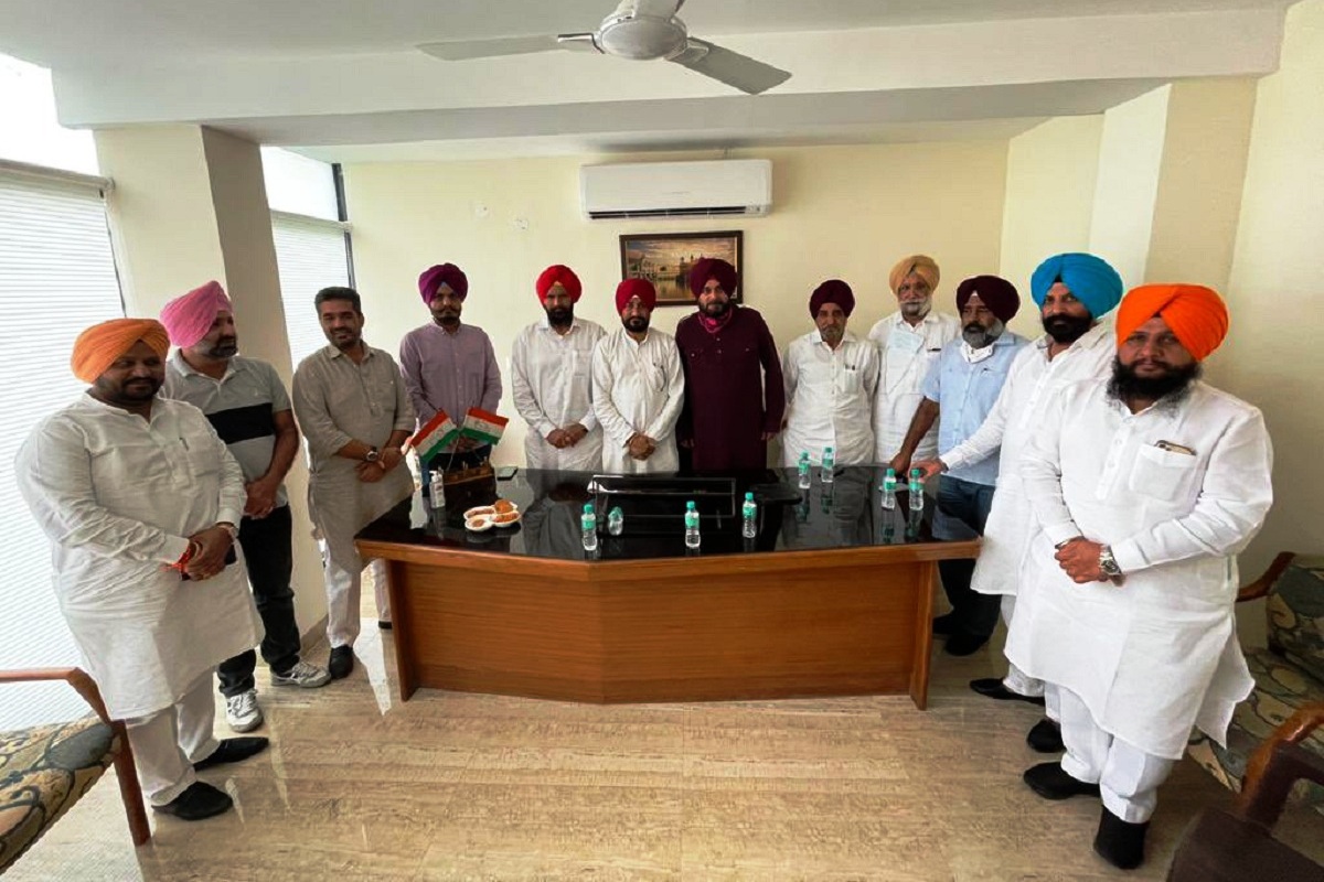 Sidhu meets ministers, MLAs seeking Punjab CM’s removal, says will apprise high command