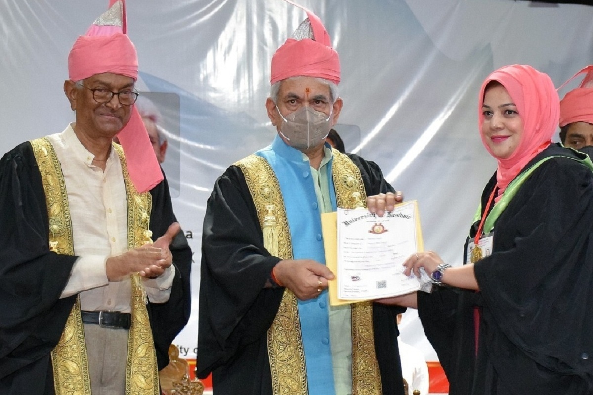 Youth capable of building peace in J&K: LG Sinha