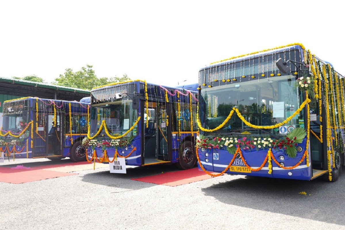 Delhi Transport Minister flags off 32 AC low-floor buses