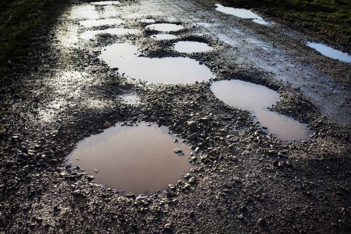 Craters on Siliguri roads hit motorists; SMC forms assessment panel