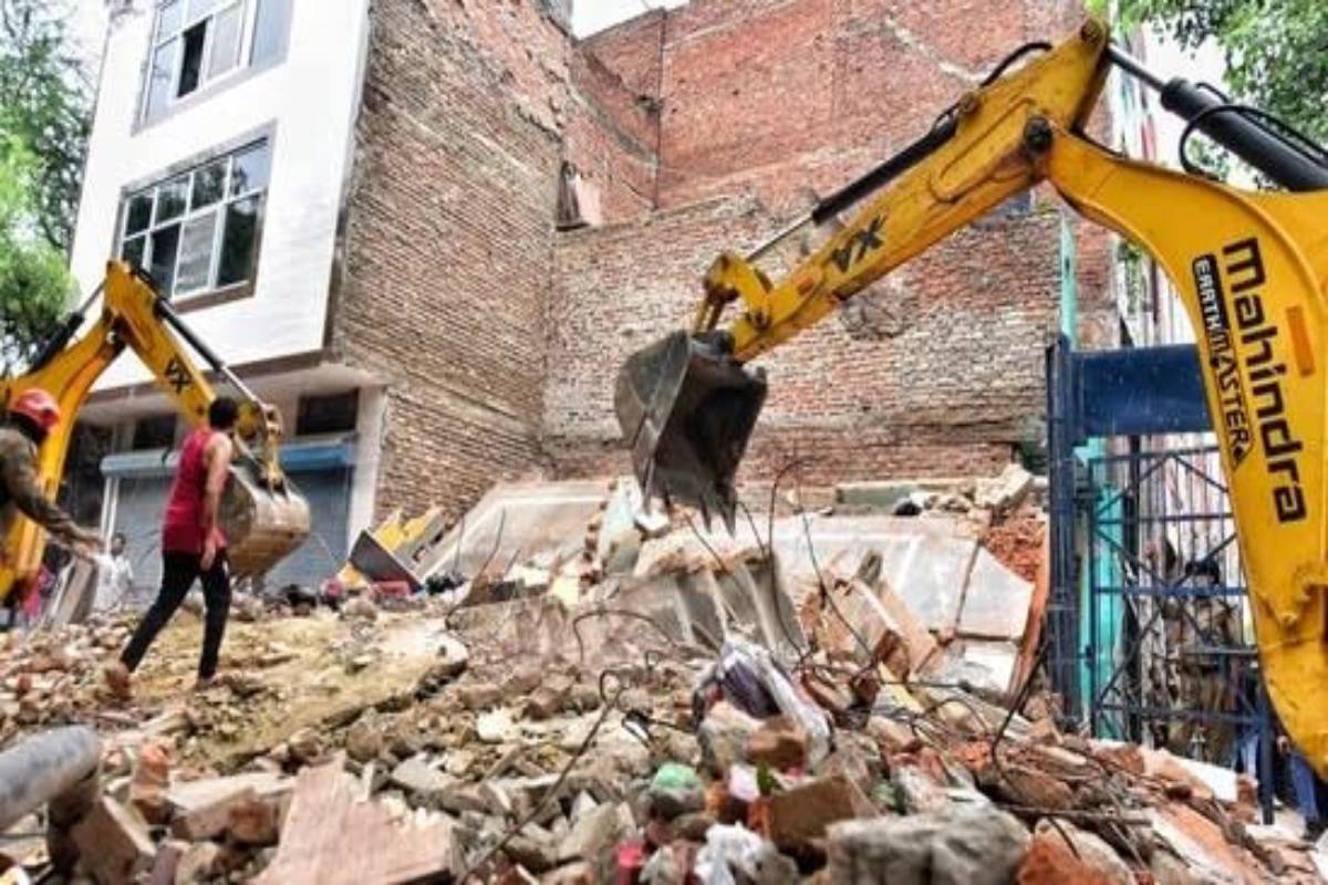 Building collapses in Delhi; one killed
