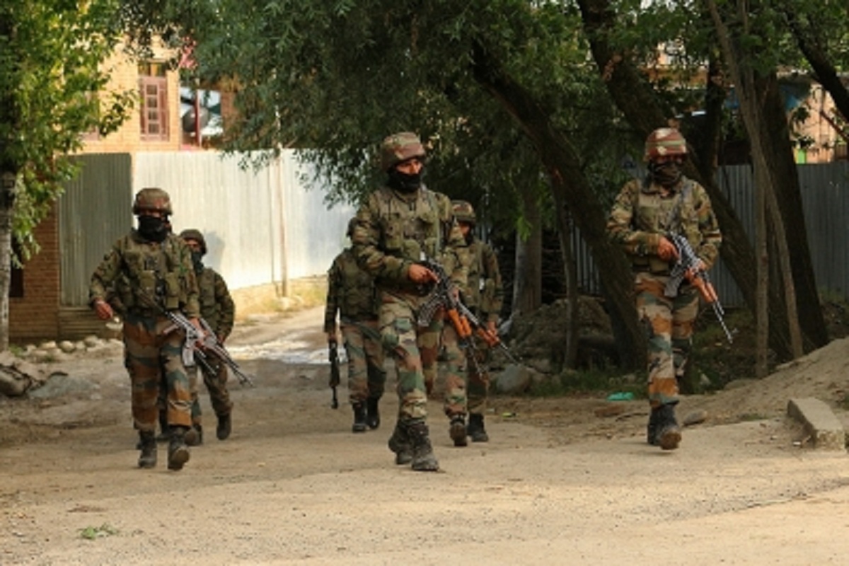 Northern Army Commander reviews counter terrorist operations in Kashmir