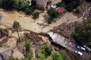 Death toll from floods in northern Turkey reaches 38