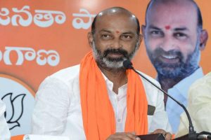 TRS govt changed name of Central scheme: T’gana BJP Chief