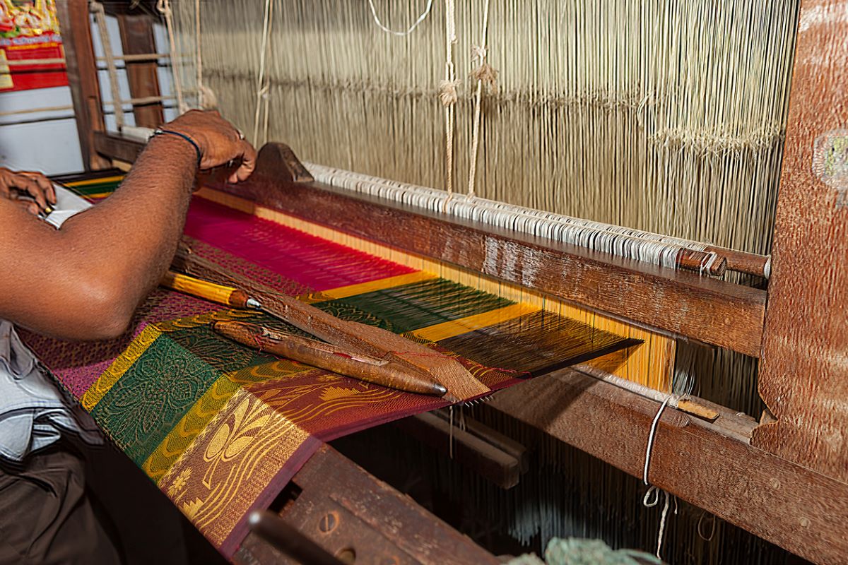 Pandemic spells misery for Dhaniakhali weavers