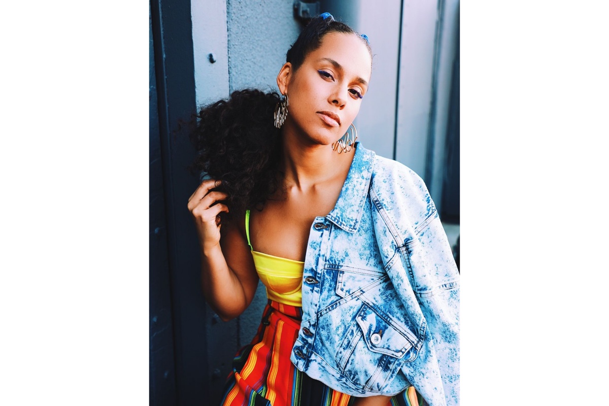 Singer Alicia Keys is all set to release a graphic novel titled "Girl on Fire" in March next year, which will be based on her hit 2012 single of the same name. Keys shared that the book will tell the story of a 14-year-old girl named Lolo Wright, who discovers she has "telekinetic powers she never knew she had while protecting her brother from a policeman who pulls a gun on him in a dangerous case of mistaken identities", reports femalefirst.co.uk. In a statement, Keys said: "I wrote 'Girl On Fire', I knew I was writing it for that girl in the back row who needed someone to tell her there's nothing you can't do, that nothing is impossible. "When Andrew and I came up with the idea of translating the song into a young adult graphic novel, I knew that I wanted it to be about a girl coming to realize the strength she's always had." The 'My boo' hitmaker added: "There's a little Lolo in all of us, we all have the power inside to do what we never even thought we could and I'm so proud and crazy excited to be able to share her story with you. You're going to fall in love with Lolo." The book will be released alongside HarperCollins Publishers and co-author Andrew Weiner, and it is illustrated by Brittney Williams. The upcoming release will be the second book by Keys, after she also released a memoir titled aMore Myself: A Journey' last year.