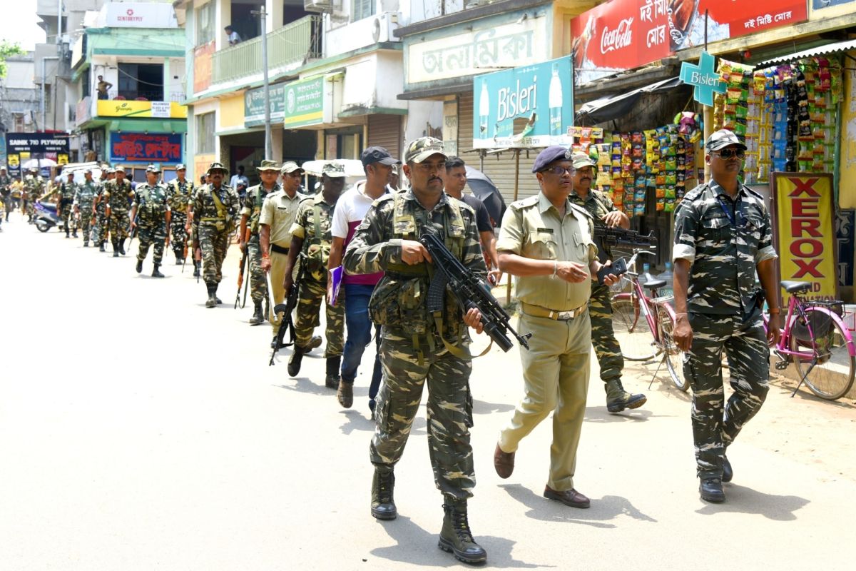 Two CRPF jawans, civilians injured in grenade attack by terrorists