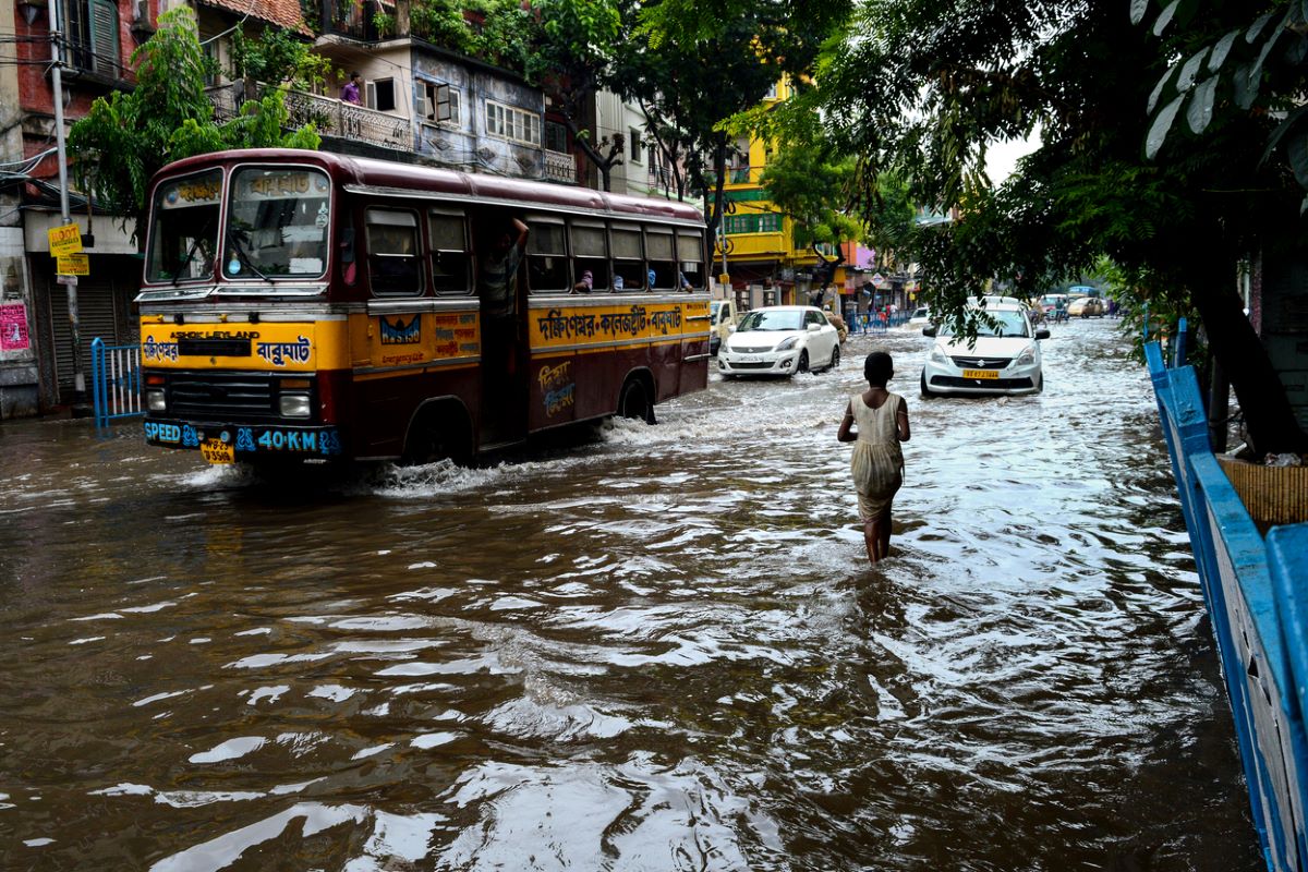 KMC slogs in flooded Bhawanipore day before bypoll, worried EC enquires