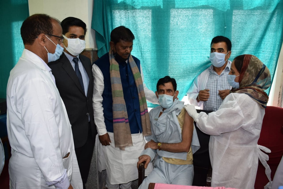 Modi government keen on rehabilitation of Kashmiri migrants: Minister