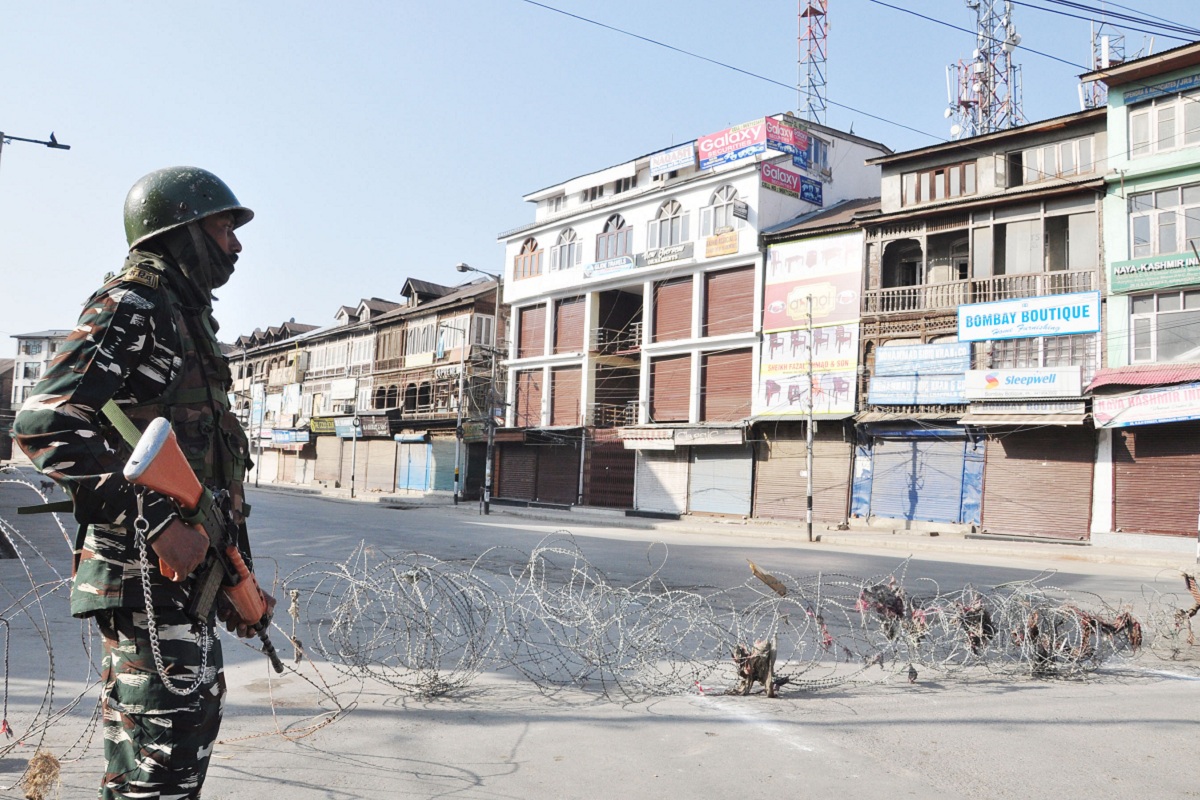 Having sidelined Geelani in his last days, Pakistan portraying him as hero of Kashmiris after his death