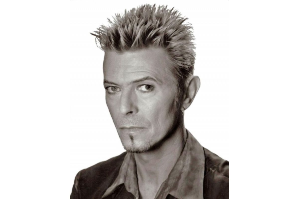 David Bowie’s lyric sheet to be auctioned for $126,000