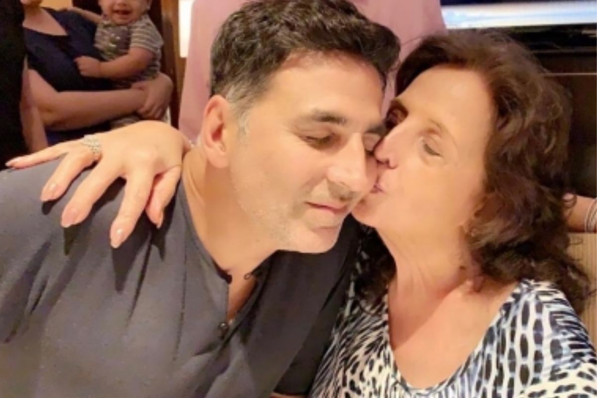 Akshay Kumar pens emotional note for mother on his 54th birthday
