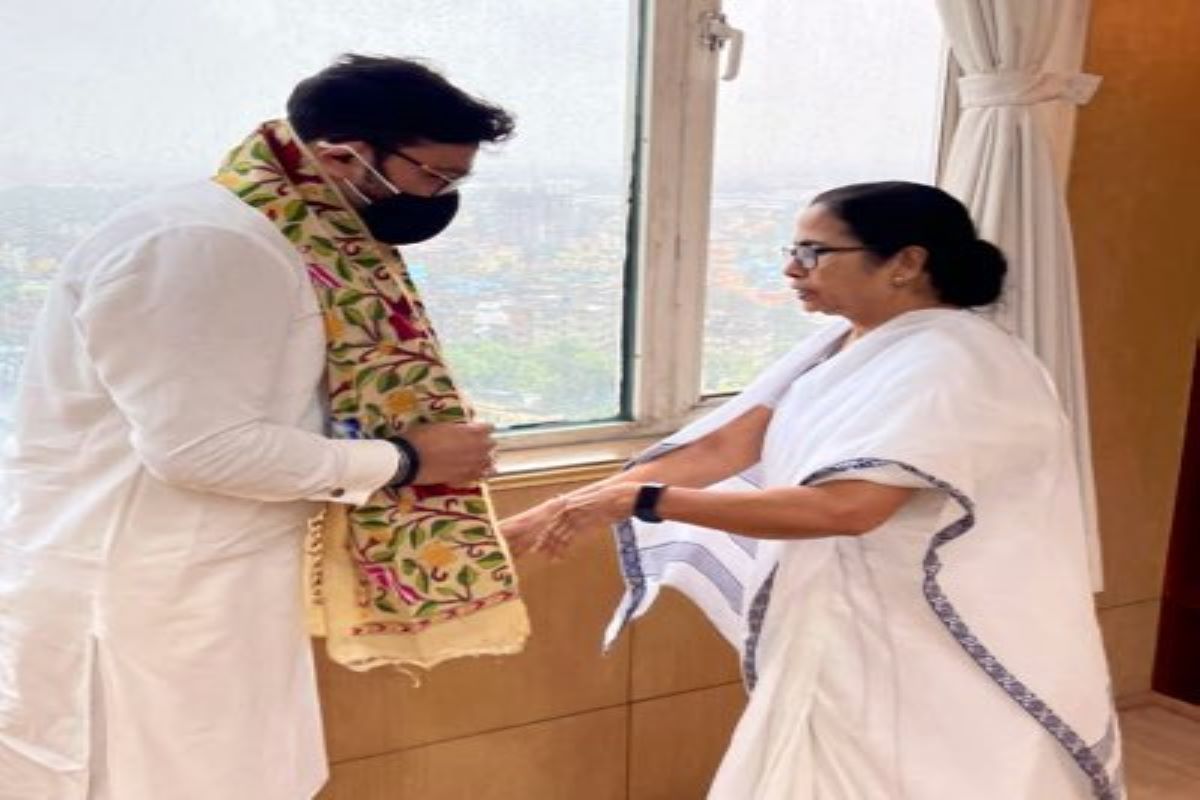 Babul meets Mamata in Nabanna, says touched by her warmth, affection
