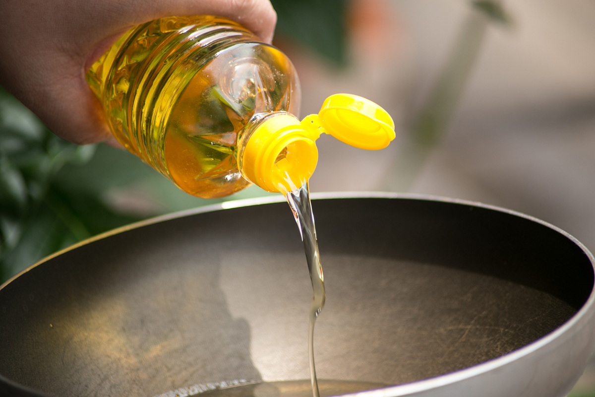 Prices of edible oil registered a decline following cut in import duty: Consumer Affairs Ministry