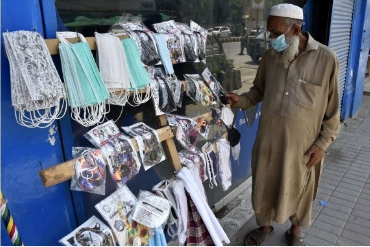 Surgical masks more effective at curbing Covid spread than cloth