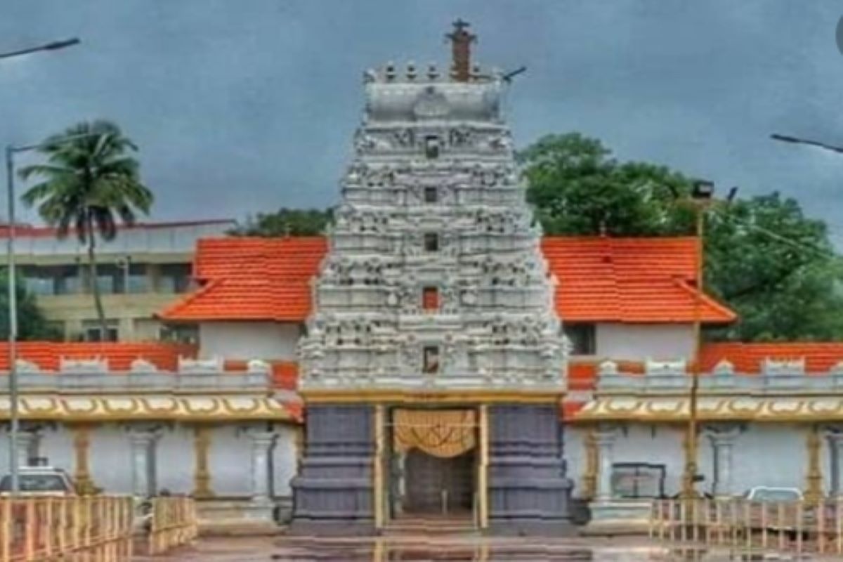 Row as historic K’taka temple bans vehicle parking for non-Hindus