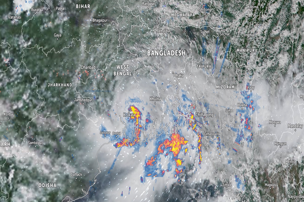 Heavy rain with thunderstorms throughout the night, warning of heavy rain in disaster clouds issued : Bengal
