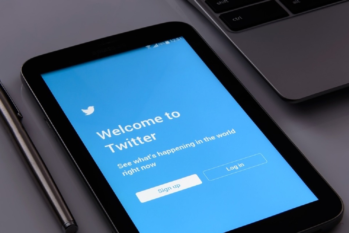 Twitter to make it easier to swipe between home, latest tweets