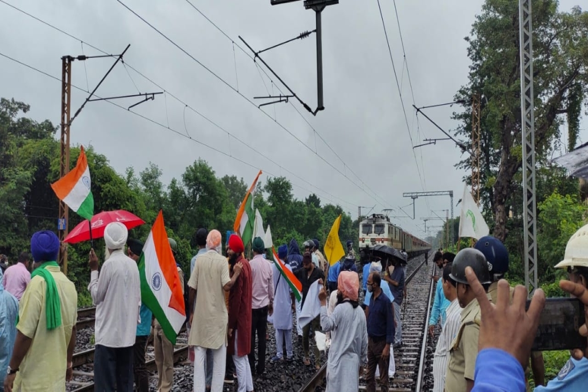 Farmers end ‘Rail Roko’ protest after 30 mins at UP’s Modinagar Rly stn