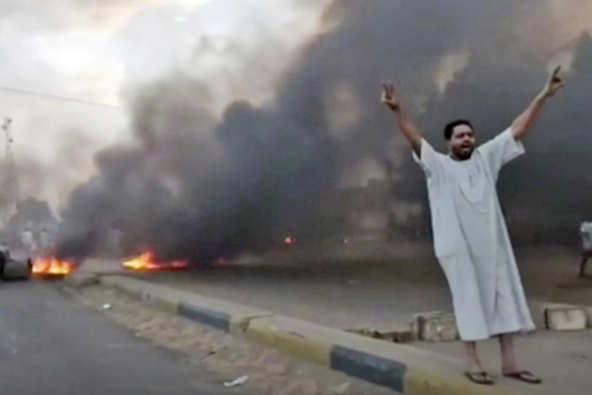 PM, officials detained, internet down in apparent Sudan coup
