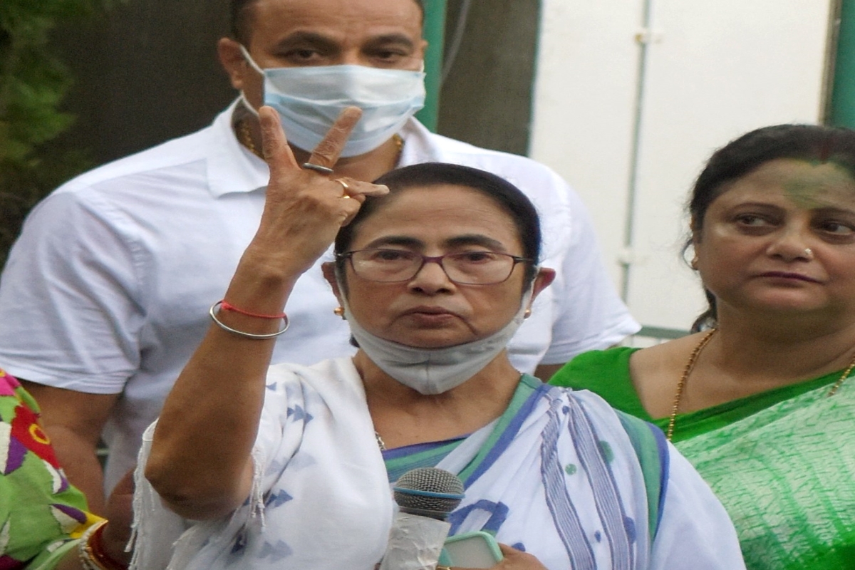 Mamata, two other TMC MLAs take oath at state Assembly