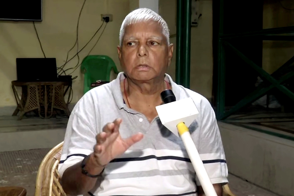 Amid Bihar grand alliance ‘trouble’, Sonia Gandhi speaks to Lalu