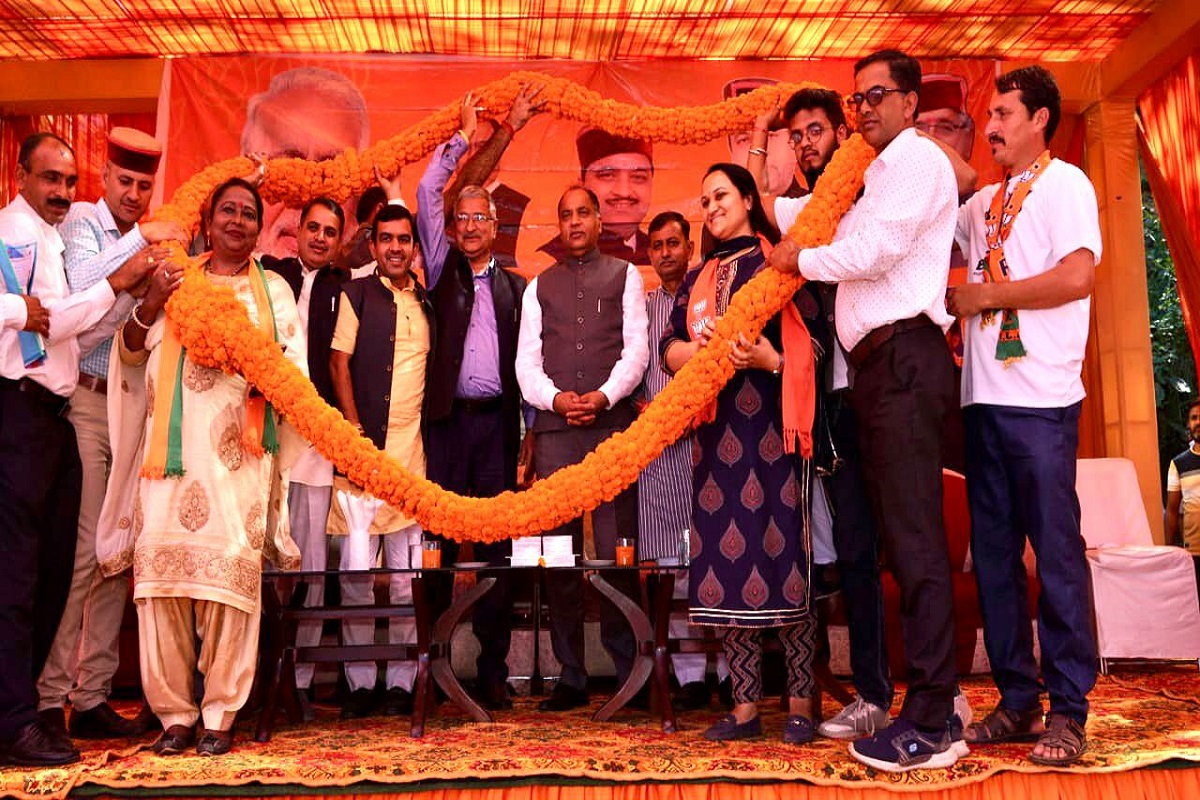 Jai Ram targets Cong for insulting him, says people will respond in HP bypolls