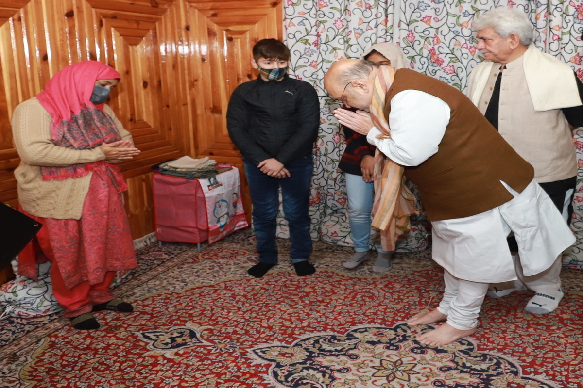 Amit Shah in Srinagar, drives straight to residence of martyred CID inspector & offers Govt job to widow