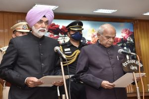 Jagbans Singh (L) takes oath as PPSC chairman