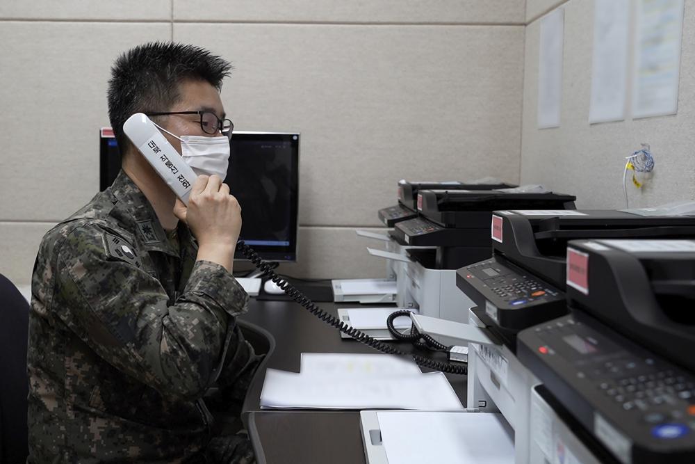 Koreas hold daily liaison, military calls after hotline restored