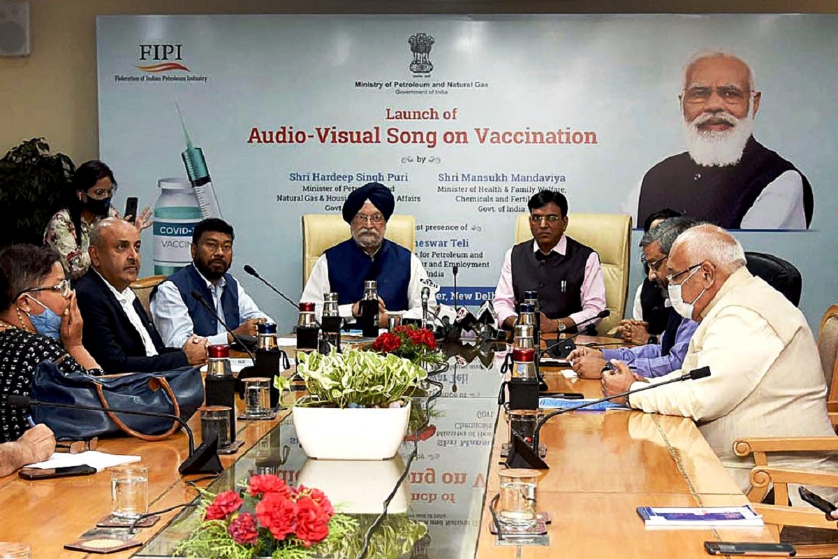 vaccination drive, Kailash Kher, Hardeep Singh Puri, Mansukh Mandaviya