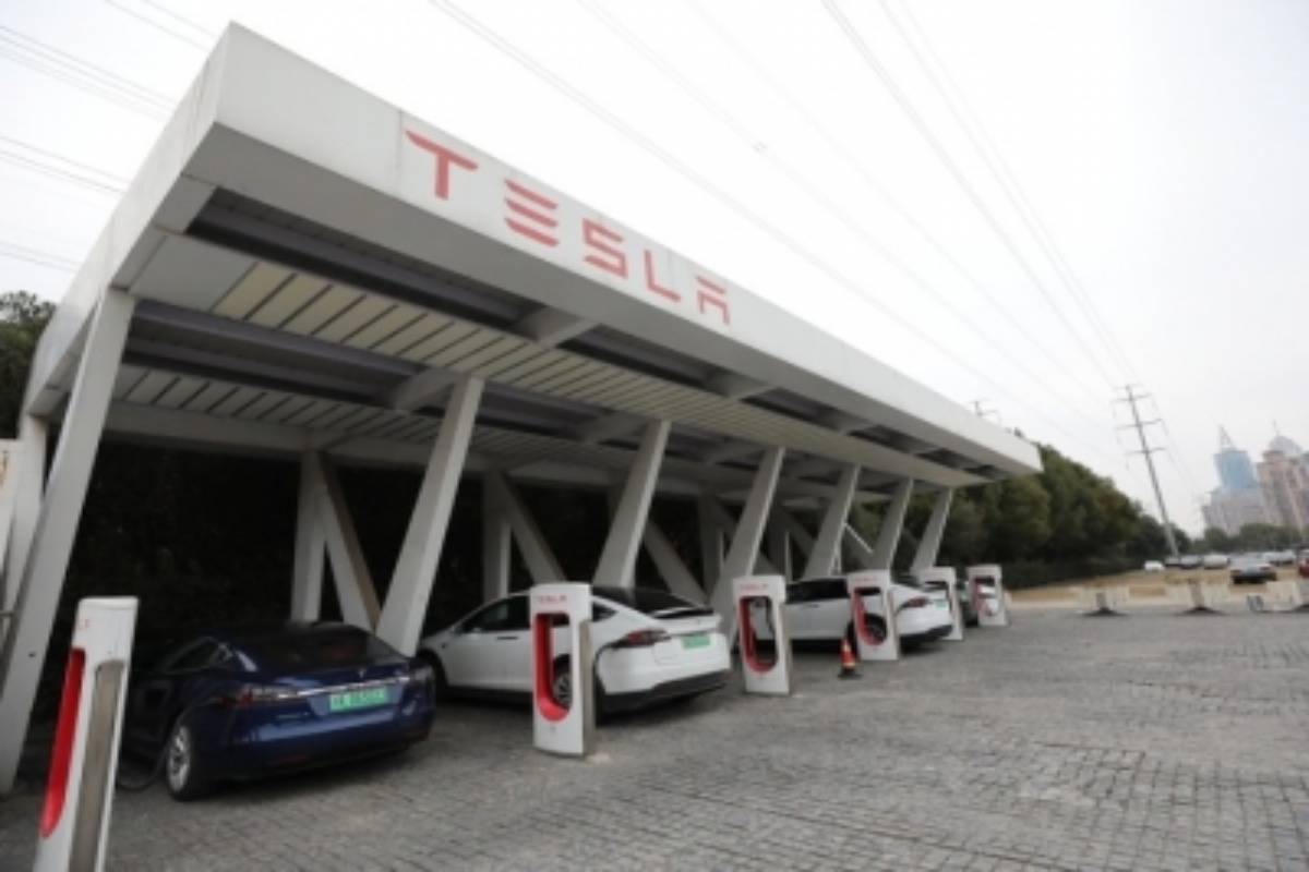 Tesla rolls back ‘Full Self-Driving’ software owing to false crash warnings
